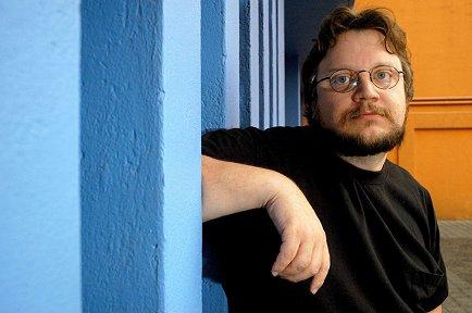 Guillermo del Toro.jpg - GUILLERMO DEL TORO Este director de cine mexicano, nacido el  9 de octubre de 1964 en la ciudad de Guadalajara, Jalisco, tiene entre sus logros el haber opacado al director manchego Pedro Almodovar con su película "El Laberinto del Fauno" (2006). Tanto ésta cinta como "El espinazo del Diablo" (2001) fueron rodadas en España. 